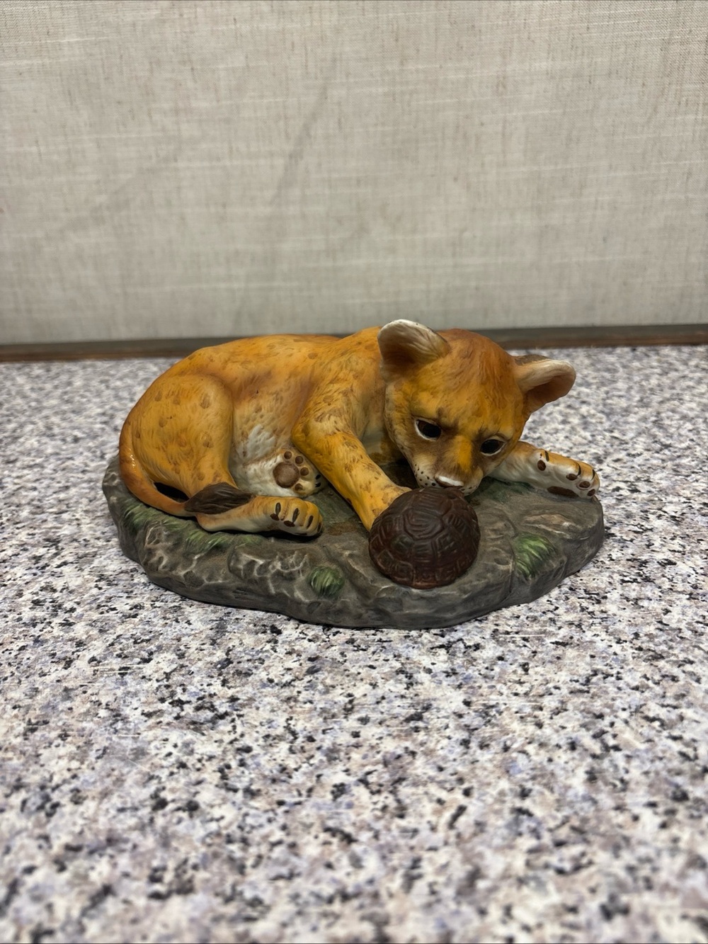 Masterpiece Porcelain LION CUB Figurine w Baby TURTLE Vtg 1985 HOMCO - Picture 2 of 7